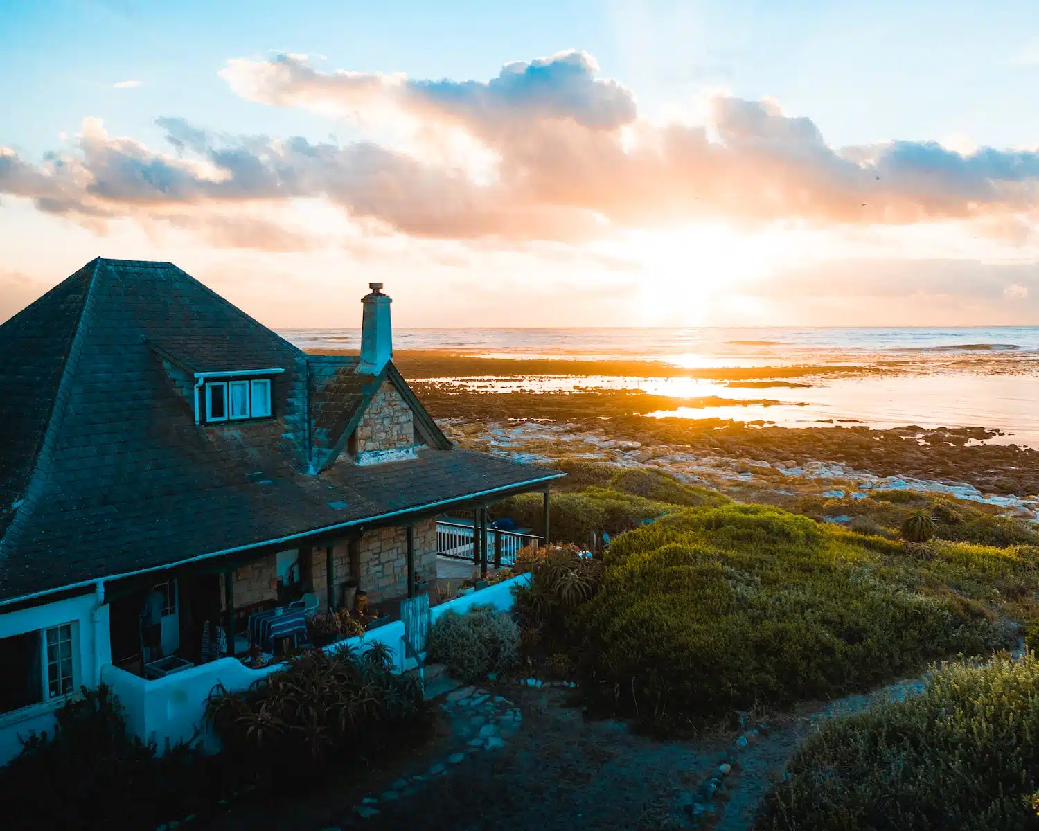Investir dans l'immobilier : acheter pour louer ou louer pour les vacances ? 