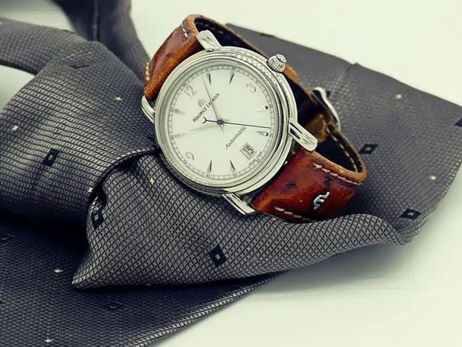 Comment bien choisir son support montre pour un portage optimal