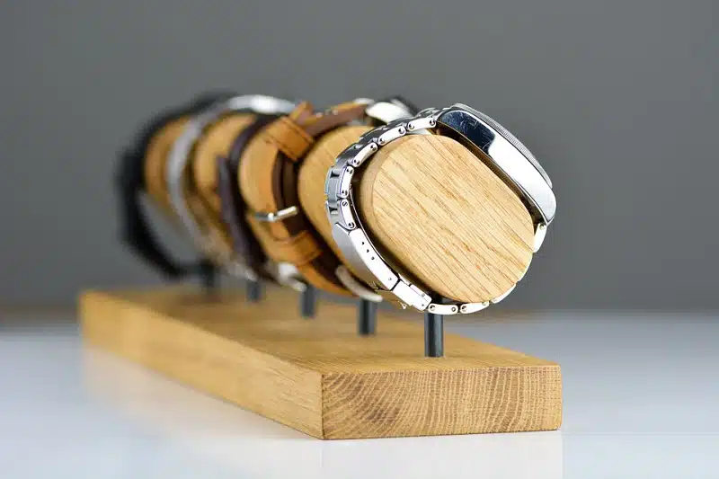 Comment bien choisir son support montre pour un portage optimal