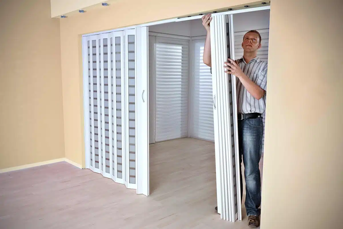 Fabriquer une porte accordéon en bois : quelques plans pour vous aider