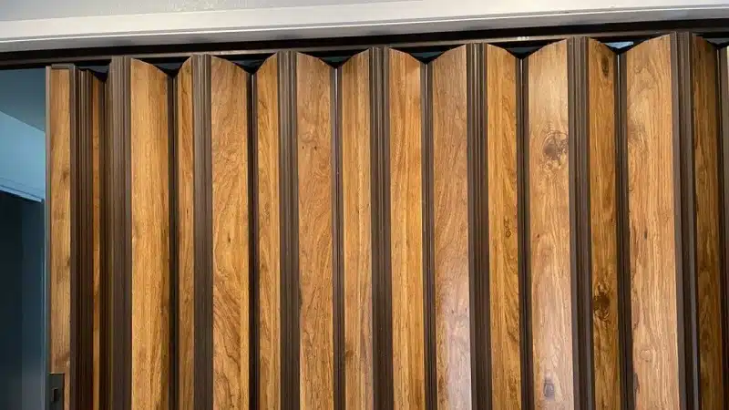Fabriquer une porte accordéon en bois : quelques plans pour vous aider