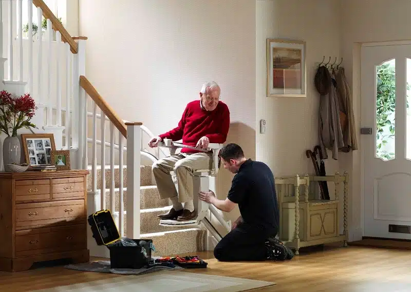 Pourquoi passer par un comparateur lors de l’achat d’un monte escalier