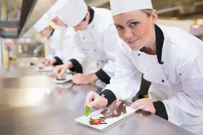 Quel modèle de veste de cuisine professionnelle choisir