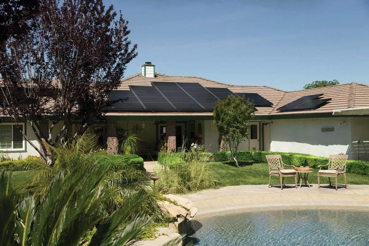 Des panneaux solaires sur une maison