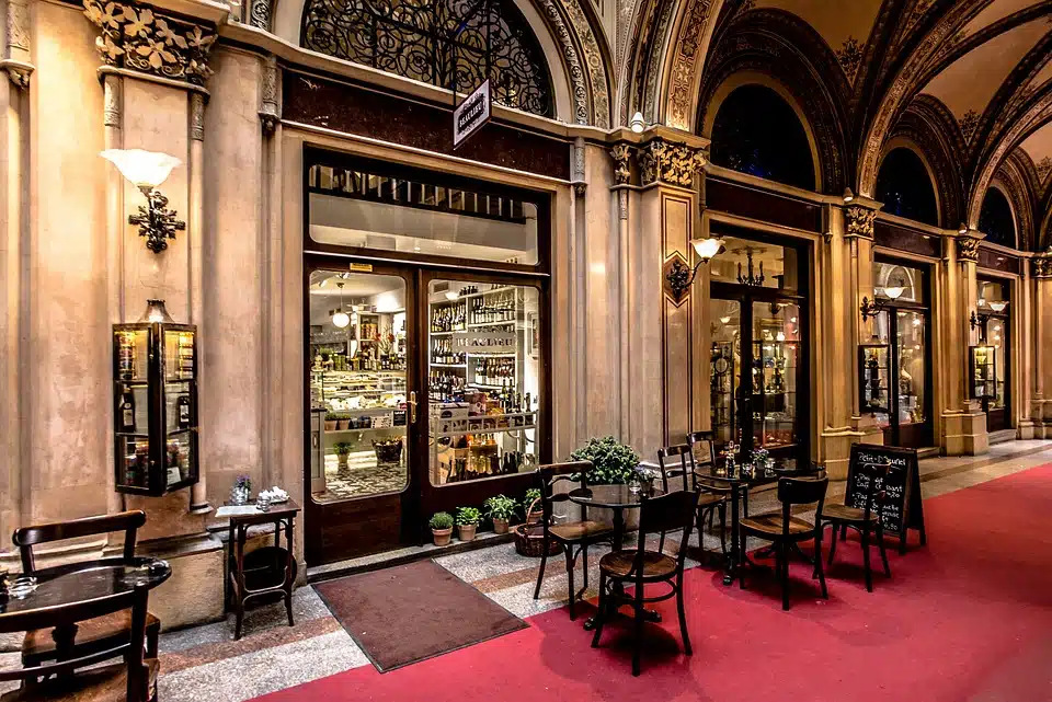 Devanture d'un café restaurant à Vienne